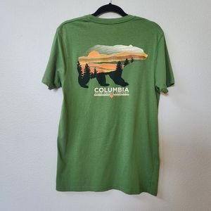 Columbia Graphic Print Short Sleeve T Shirt Landscape Grizzly Bear Print Green